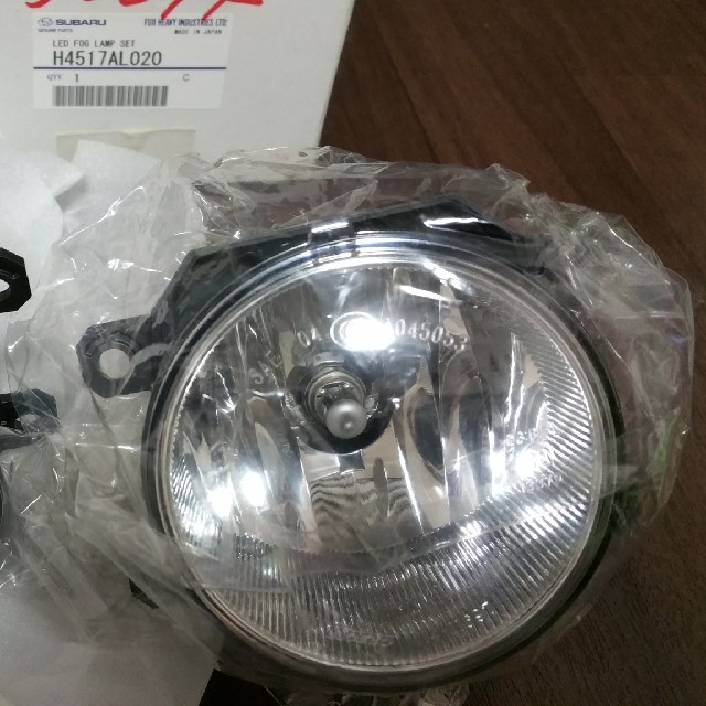 スバル(スバル)のスバルレガシィ(BN9)純正フォグランプ新品同様品 自動車/バイクの自動車(車種別パーツ)の商品写真