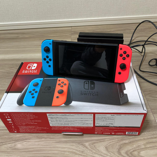 Nintendo Switch(ニンテンドースイッチ)の美品Nintendo Switch  エンタメ/ホビーのゲームソフト/ゲーム機本体(家庭用ゲーム機本体)の商品写真