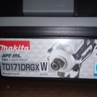 マキタ(Makita)のMakita マキタ TD171DRGXW インパクトドライバー18v新品未使用(工具)