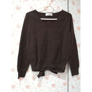 レッセパッセ(LAISSE PASSE)の【S新品】焦げ茶❀バックリボンＶネックニット(ニット/セーター)