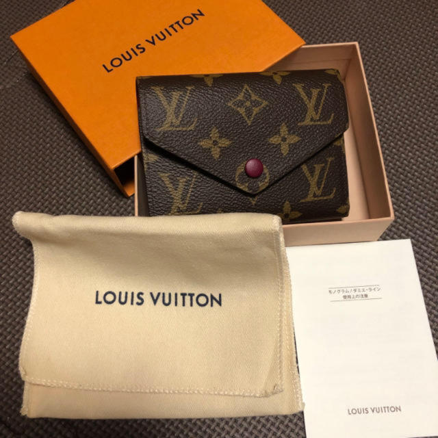 LOUIS VUITTON(ルイヴィトン)のルイヴィトン　ヴィクトリーヌ  折り財布 レディースのファッション小物(財布)の商品写真