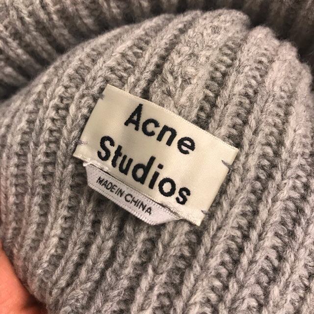 ACNE(アクネ)のAcne Studios アグネストゥディオズ　ニット帽 レディースの帽子(ニット帽/ビーニー)の商品写真
