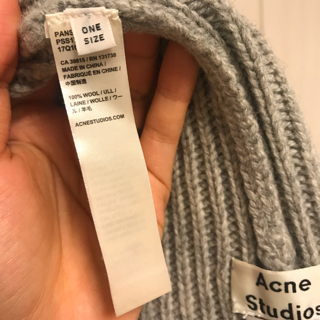 ACNE(アクネ)のAcne Studios アグネストゥディオズ　ニット帽 レディースの帽子(ニット帽/ビーニー)の商品写真