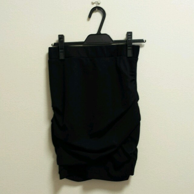 JUSGLITTY(ジャスグリッティー)の黒タイトスカート レディースのスカート(ミニスカート)の商品写真