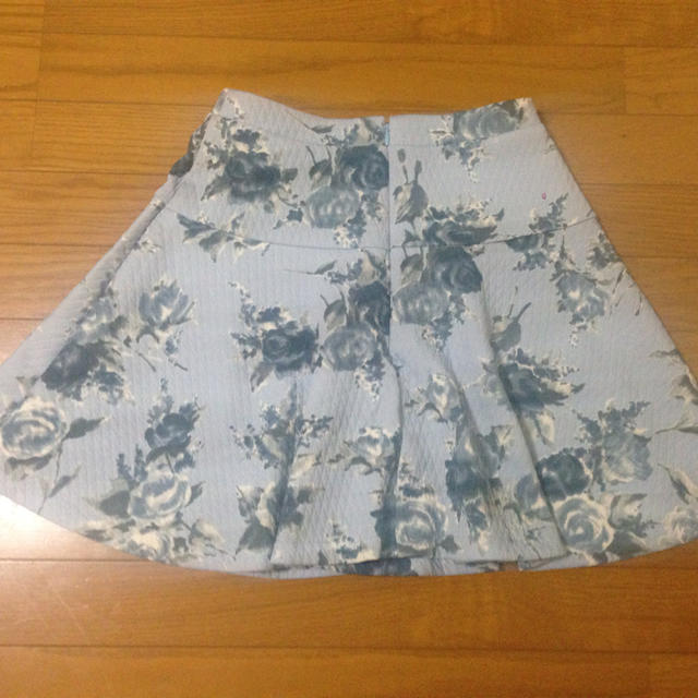 花柄キルティングスカート レディースのスカート(ひざ丈スカート)の商品写真
