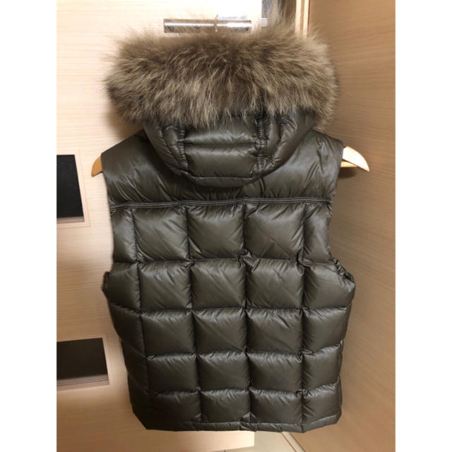 MONCLER(モンクレール)のY様専用【超美品　MONCLER】モンクレール　ファーダウンベスト メンズのジャケット/アウター(ダウンベスト)の商品写真