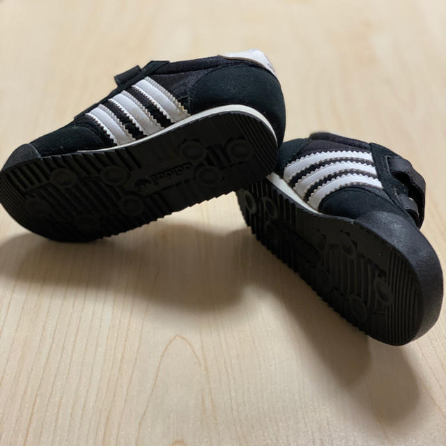 adidas(アディダス)のkidsのアディダス　スニーカー(ドラゴン)ベルクロタイプ キッズ/ベビー/マタニティのベビー靴/シューズ(~14cm)(スニーカー)の商品写真