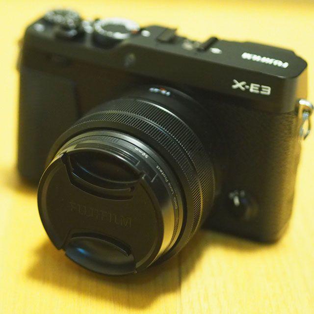 FUJIFILM X-E3 ボディ+中望遠レンズ(XC15-45mm)スマホ/家電/カメラ