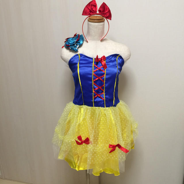 新品☆ハロウィンコスプレ☆白雪姫ドレス レディースのルームウェア/パジャマ(ルームウェア)の商品写真