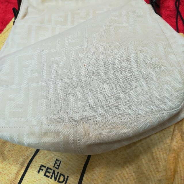 FENDI(フェンディ)のFENDI　フェンディ　正規品　バッグ レディースのバッグ(ショルダーバッグ)の商品写真