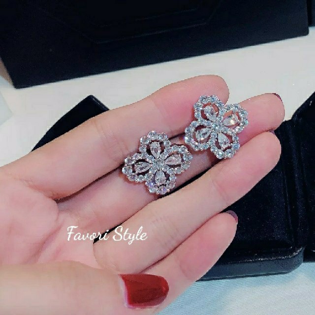 HARRY WINSTON(ハリーウィンストン)の最高級ジルコニア Four leaves ピアス  シルバー925 レディースのアクセサリー(ピアス)の商品写真