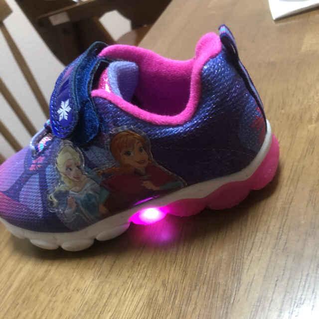Disney(ディズニー)の(新品)ディズニー　アナ雪　キッズ　靴 キッズ/ベビー/マタニティのキッズ靴/シューズ(15cm~)(スニーカー)の商品写真