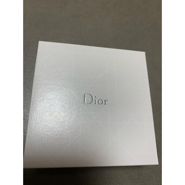 Dior(ディオール)のディオールのアクセサリー入れの箱 インテリア/住まい/日用品のオフィス用品(ラッピング/包装)の商品写真