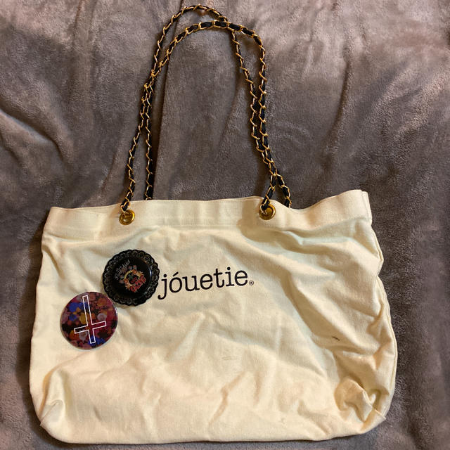 jouetie(ジュエティ)のjouetie 缶バッチ付き　トートバッグ レディースのバッグ(トートバッグ)の商品写真