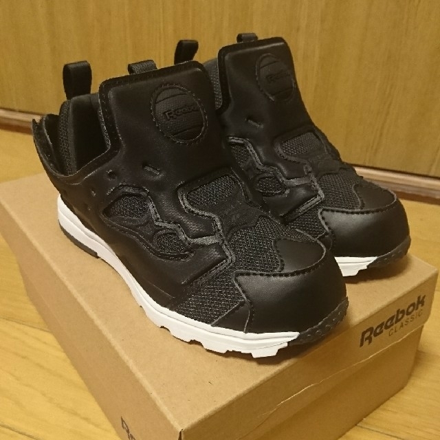 Reebok(リーボック)のReebok☆ポンプフューリー キッズ/ベビー/マタニティのベビー靴/シューズ(~14cm)(スニーカー)の商品写真