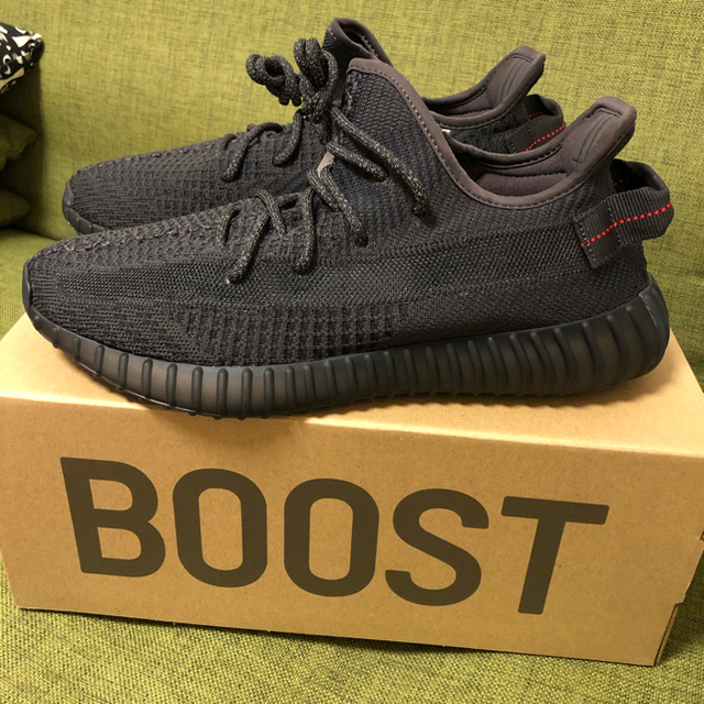 adidas(アディダス)の【新品未使用】yeezy boost 350 v2 BLACK 28.5㎝ メンズの靴/シューズ(スニーカー)の商品写真