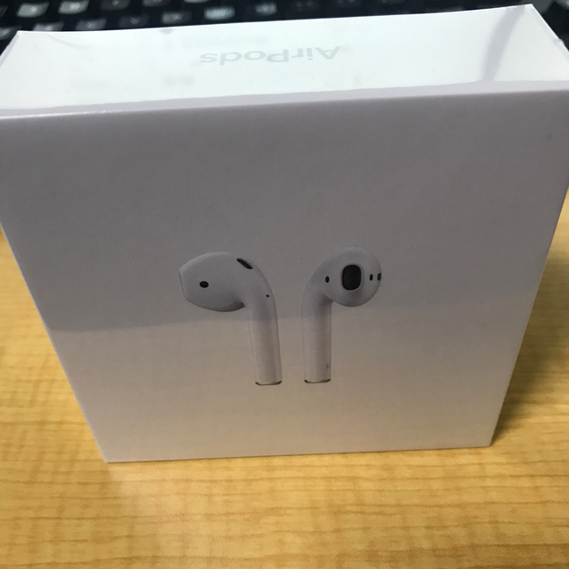 Apple AirPods with Charging Case (第2世代)