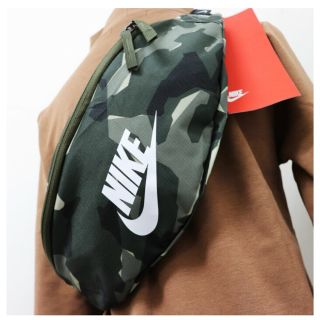 ナイキ(NIKE)の正規品  新品  NIKE  ウェストポーチ  3L(ウエストポーチ)