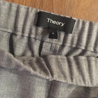 パンツ今季　未使用 Theory テーパード プルオンパンツ　0