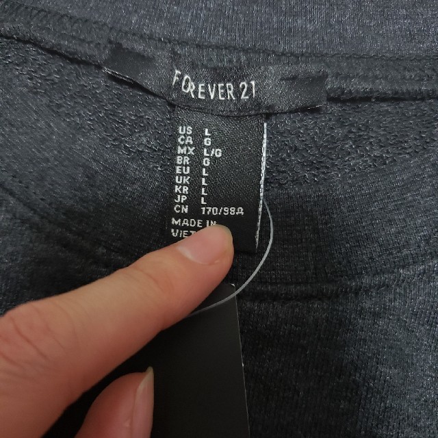 FOREVER 21(フォーエバートゥエンティーワン)の新品ショートグレー丈L レディースのトップス(カットソー(長袖/七分))の商品写真