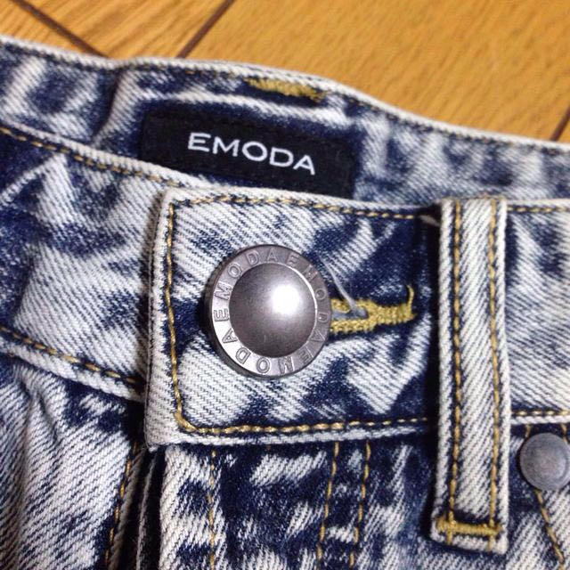 EMODA(エモダ)のショートデニム  ケミカルウォッシュ レディースのパンツ(ショートパンツ)の商品写真