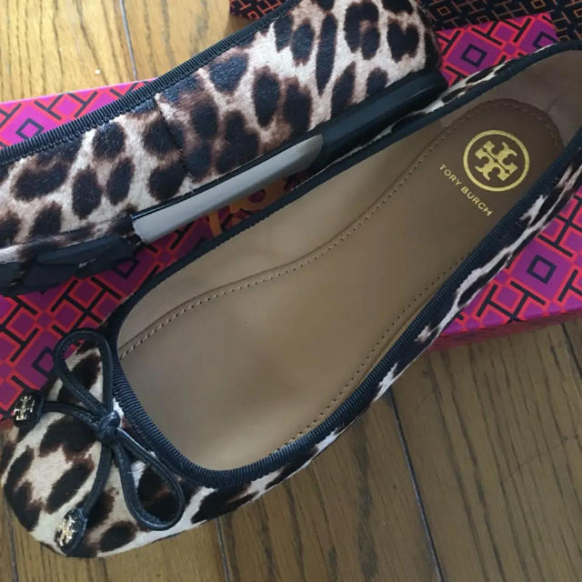 Tory Burch(トリーバーチ)の【専用】TORY BURCH新品ハラコレオパード柄バレエシューズ レディースの靴/シューズ(バレエシューズ)の商品写真