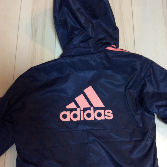 adidas(アディダス)のアディダス ベンチコート 140 キッズ/ベビー/マタニティのキッズ服女の子用(90cm~)(コート)の商品写真