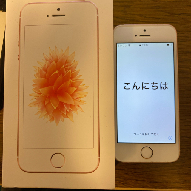 iPhone(アイフォーン)のiPhone SE 64GB スマホ/家電/カメラのスマートフォン/携帯電話(スマートフォン本体)の商品写真