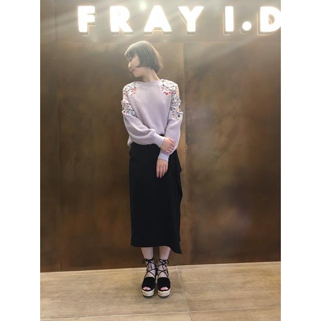 FRAY I.D(フレイアイディー)のFray id エンブロイダリー肩開きニット レディースのトップス(ニット/セーター)の商品写真