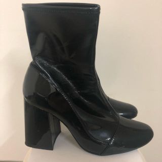 ザラ(ZARA)のZARA エナメルブーツ(ブーツ)