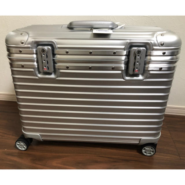 廃盤希少モデルリモワ パイロット37L rimowa