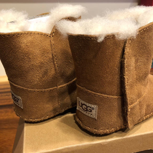 UGG(アグ)のUGG ベビーブーツ キッズ/ベビー/マタニティのベビー靴/シューズ(~14cm)(ブーツ)の商品写真