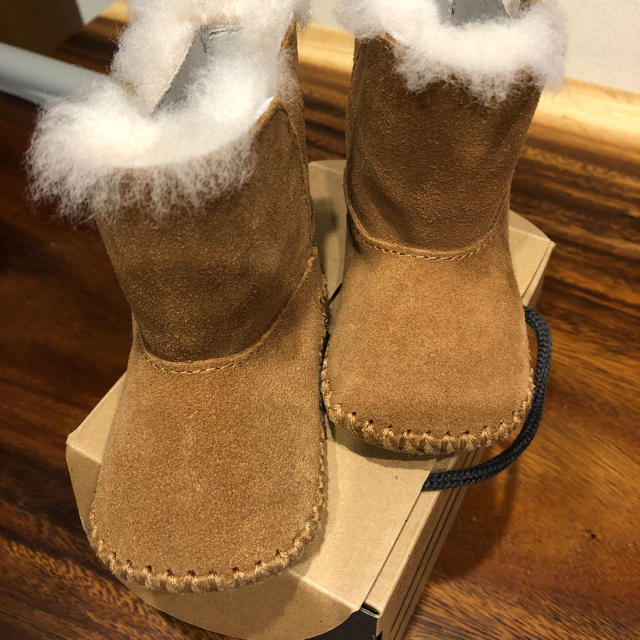 UGG(アグ)のUGG ベビーブーツ キッズ/ベビー/マタニティのベビー靴/シューズ(~14cm)(ブーツ)の商品写真