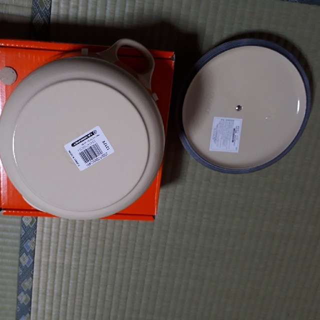 LE CREUSET(ルクルーゼ)のル・クルーゼ　ココットロンド20㎝ インテリア/住まい/日用品のキッチン/食器(鍋/フライパン)の商品写真