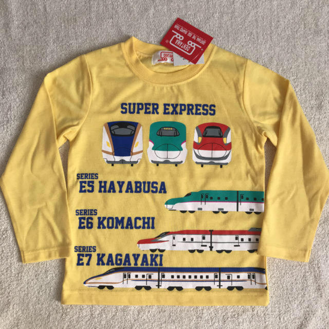 新品 でんたま 新幹線 長袖カットソー ロンT 長袖Tシャツ 120 キッズ 黄 キッズ/ベビー/マタニティのキッズ服男の子用(90cm~)(Tシャツ/カットソー)の商品写真