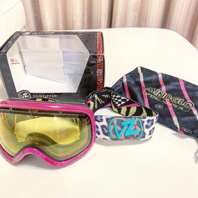 Oakley(オークリー)の【美品】VONZIPPER ゴーグル レディース JAPANフィット スポーツ/アウトドアのスノーボード(アクセサリー)の商品写真