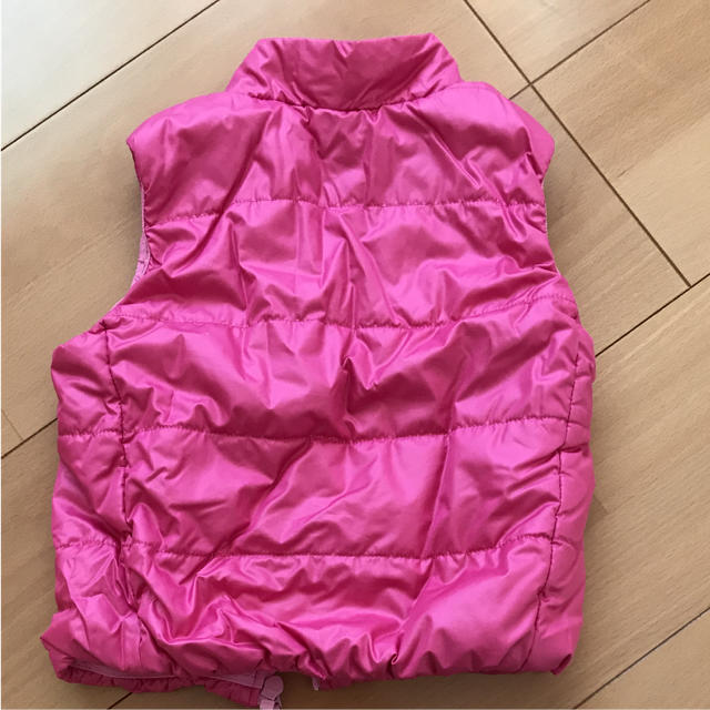UNIQLO(ユニクロ)の専用　ユニクロ ダウンベスト 90サイズ ピンク キッズ/ベビー/マタニティのキッズ服女の子用(90cm~)(ジャケット/上着)の商品写真