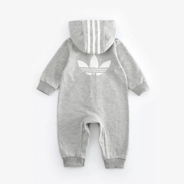 adidas(アディダス)のadidas風グレーロンパース95cm キッズ/ベビー/マタニティのキッズ服男の子用(90cm~)(Tシャツ/カットソー)の商品写真