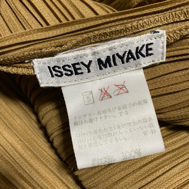 PLEATS PLEASE ISSEY MIYAKE(プリーツプリーズイッセイミヤケ)のイッセイミヤケ プリーツプリーズ　ノースリーブ　ロングワンピース　ベージュ レディースのワンピース(ロングワンピース/マキシワンピース)の商品写真