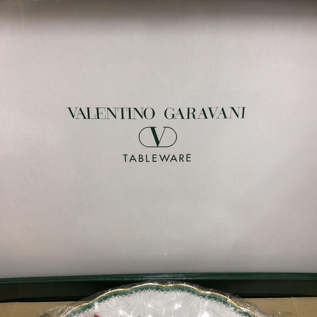 valentino garavani(ヴァレンティノガラヴァーニ)のVALENTINO GARAVANI お皿6枚セット　大皿1枚　小皿5枚 インテリア/住まい/日用品のキッチン/食器(食器)の商品写真