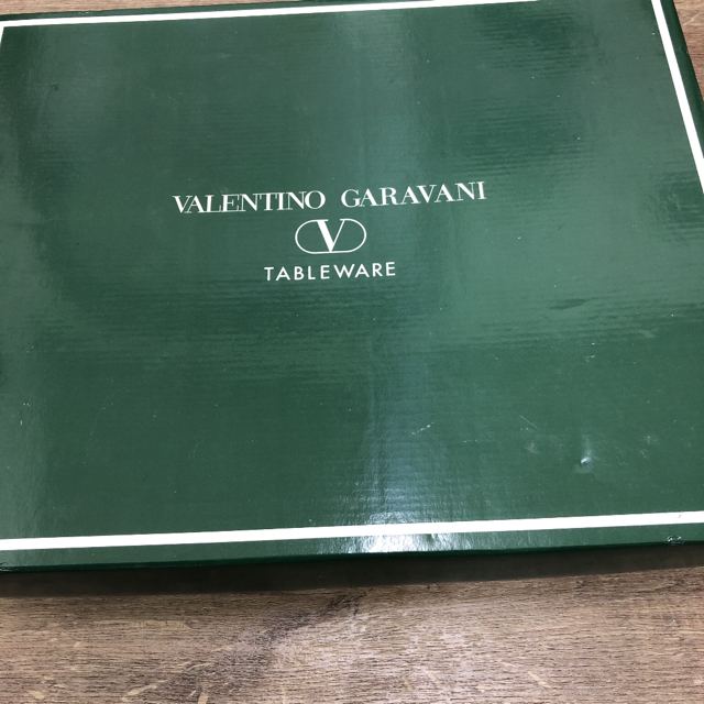 valentino garavani(ヴァレンティノガラヴァーニ)のVALENTINO GARAVANI お皿6枚セット　大皿1枚　小皿5枚 インテリア/住まい/日用品のキッチン/食器(食器)の商品写真