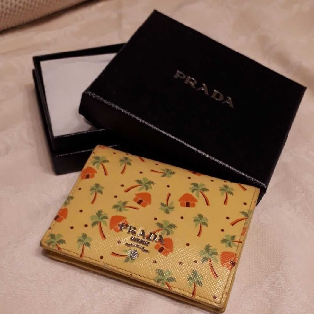 PRADA(プラダ)のPRADA　降り財布　プラダ　ミニ財布 レディースのファッション小物(財布)の商品写真