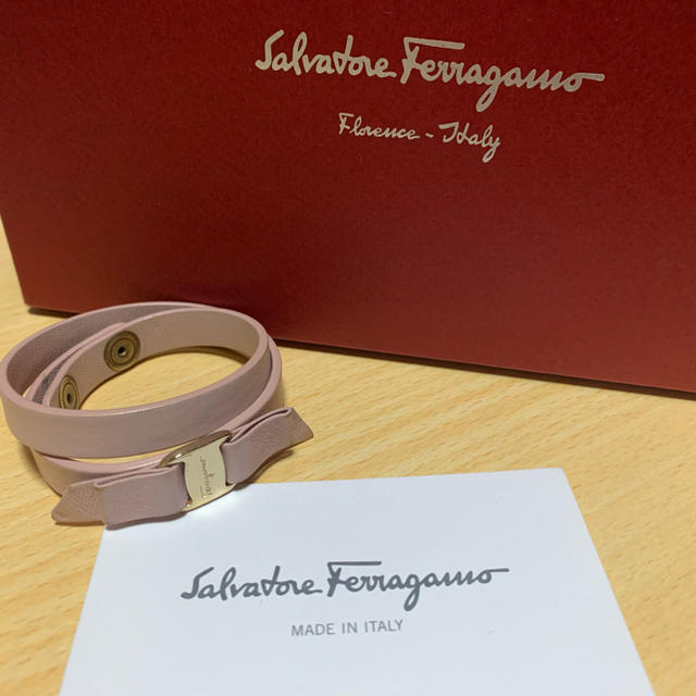 Salvatore Ferragamo(サルヴァトーレフェラガモ)のFerragamo ブレスレット レディースのアクセサリー(ブレスレット/バングル)の商品写真