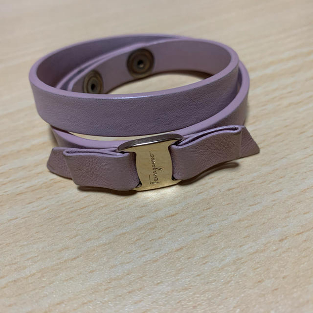 Salvatore Ferragamo(サルヴァトーレフェラガモ)のFerragamo ブレスレット レディースのアクセサリー(ブレスレット/バングル)の商品写真