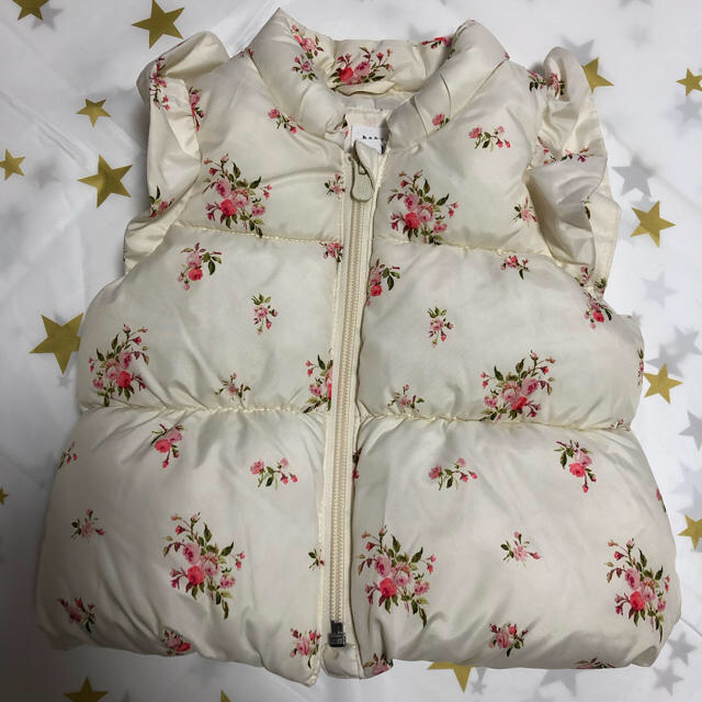 babyGAP(ベビーギャップ)のP☆様専用 baby GAP ダウンベスト キッズ/ベビー/マタニティのベビー服(~85cm)(ジャケット/コート)の商品写真