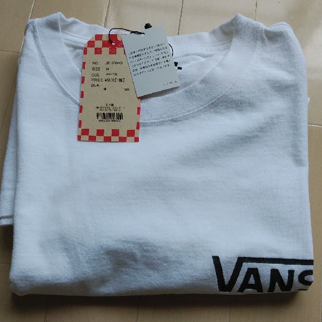 VANS(ヴァンズ)のkkom様専用バンズ VANS　Tシャツ　メンズM　新品未使用 メンズのトップス(Tシャツ/カットソー(半袖/袖なし))の商品写真