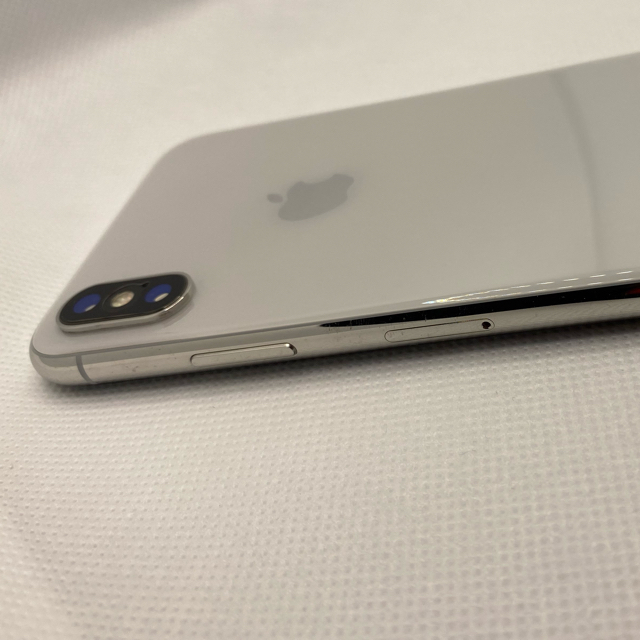 Apple(アップル)の値下げ！iPhone X Silver 256 GB SIMフリー「海外モデル」 スマホ/家電/カメラのスマートフォン/携帯電話(スマートフォン本体)の商品写真