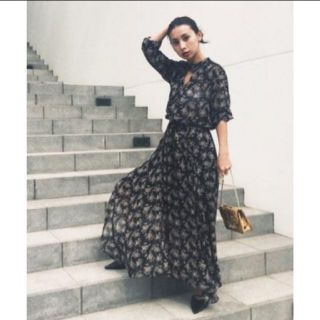 アメリヴィンテージ(Ameri VINTAGE)のお値下げAMERI VINTAGE FLOWER SLIT DRESS美品(ロングワンピース/マキシワンピース)