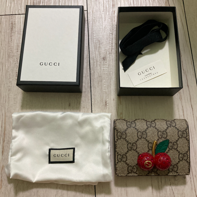 mbk スーパーコピー 時計安い 、 Gucci - GUCCI グッチ 二つ折り財布 チェリー さくらんぼの通販 by チッチSHOP