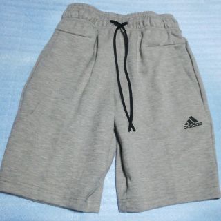 アディダス(adidas)のアディダス　XS グレー　ハーフパンツ　スウェットパンツ短パン　ショートパンツ　(ショートパンツ)